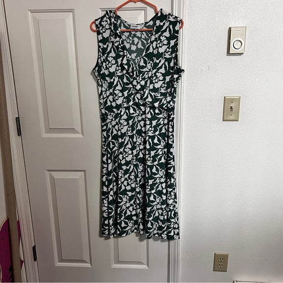 LEOTA Felicity Sleeveless Green Floral Faux Wrap Dress - size Extra Large Summer - Picture 1 of 6